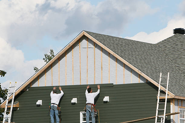Professional Emergency Siding Repair technician working in Lake Bluff, IL